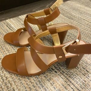Kelly & Katie Brown strap chunk heels